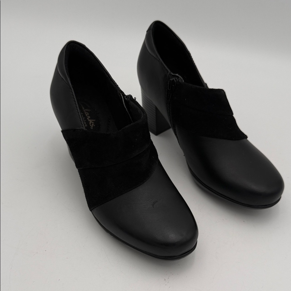 Clarks Women's Black Heeled ankle Booties shoes 7.5M leather suede casual office